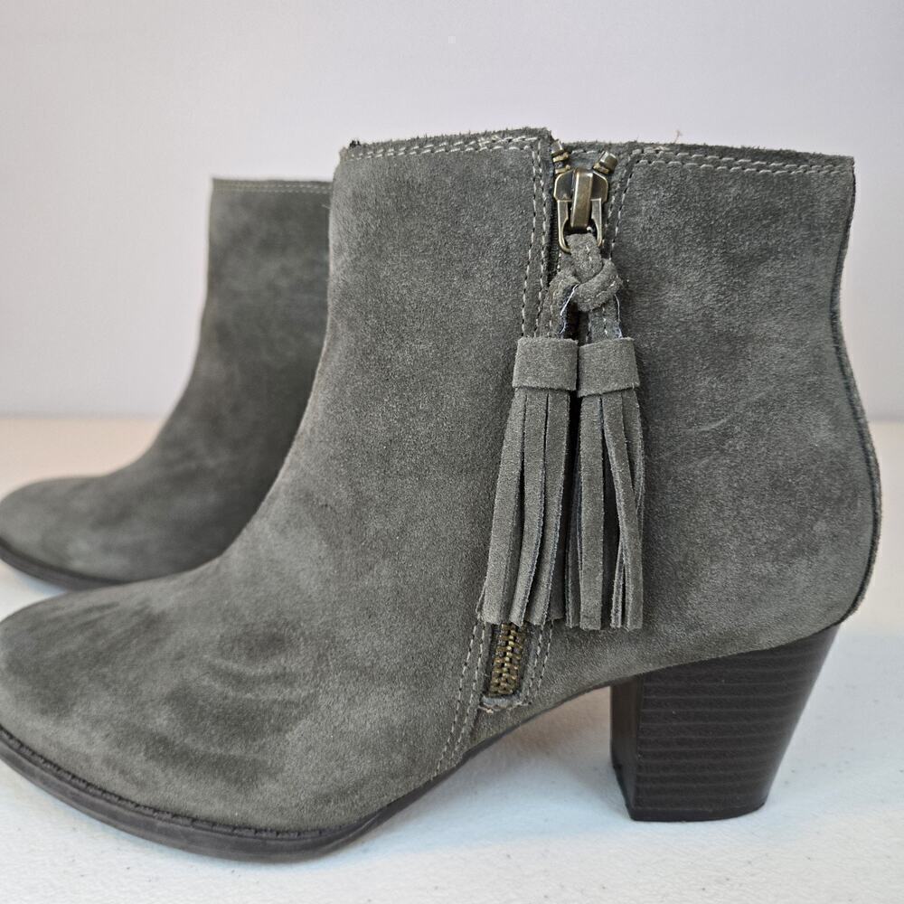 Vionic Madeline Gray Suede Ankle Boots Women Size 7.5 Boho Hippie Tassels 2.5"